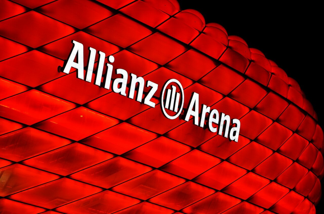 Allianz Arena (ночная подсветка)